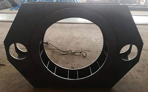 上9集团机械人焊接工作站焊接大型工件