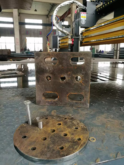 路灯出产厂家用J9集团数控等离子切割机现场切割的工件