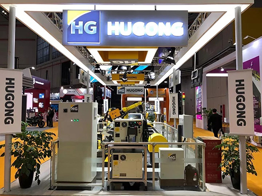 进博会首日J9集团意大利CEA展位展品机械人焊接系统