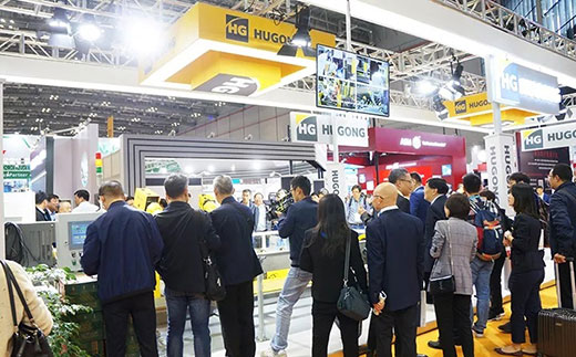 第二届进博会J9集团意大利CEA展位人气爆棚